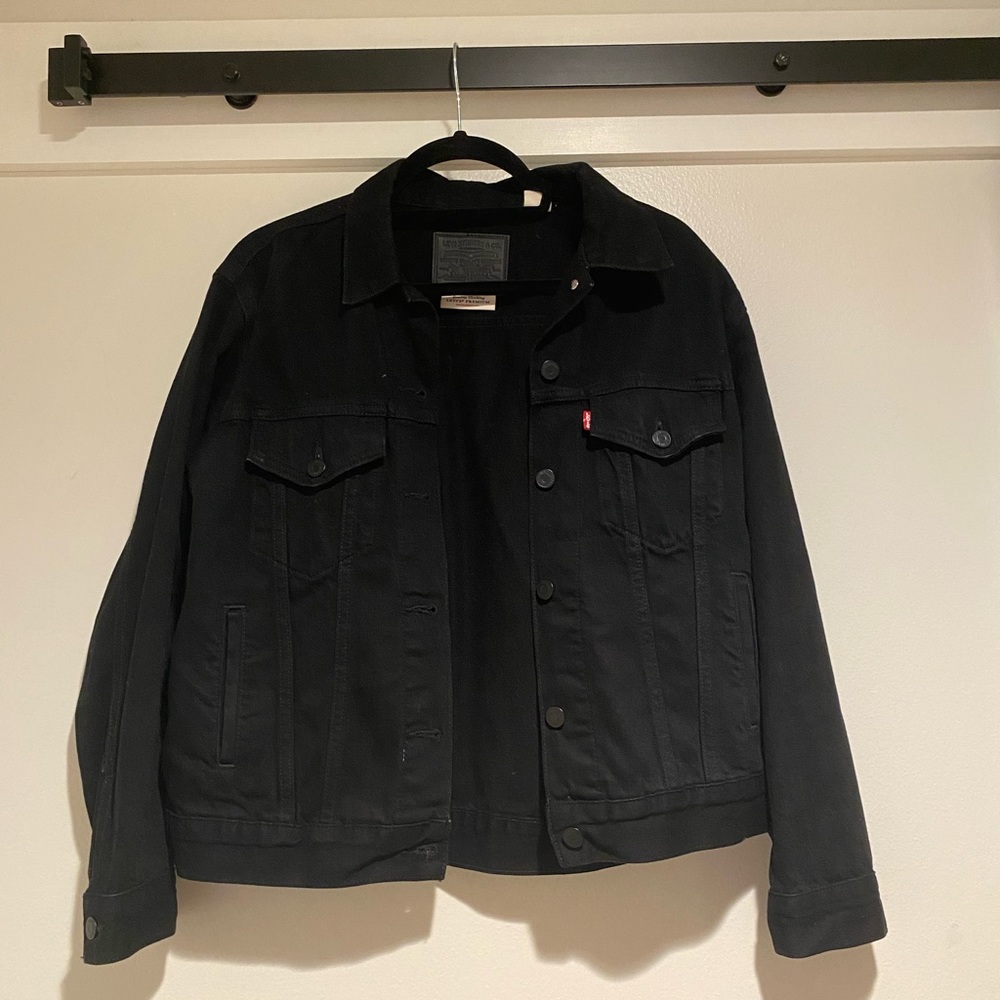 levi’s black jean jacket